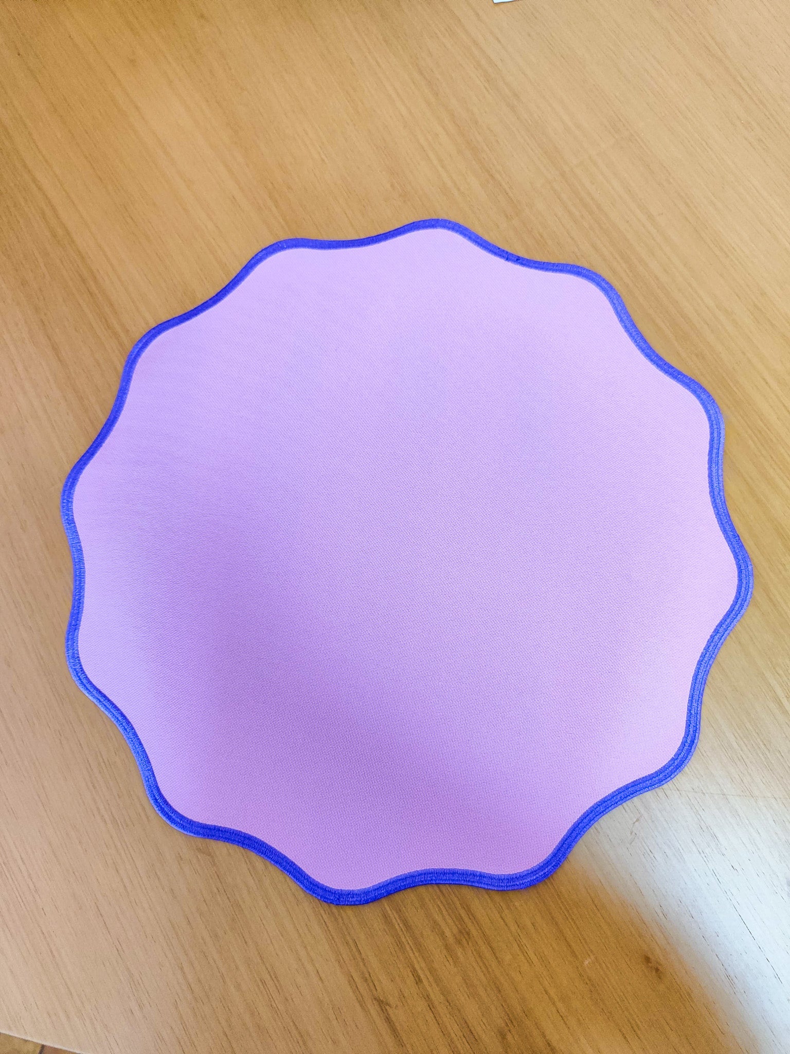 Lugar Americano Redondo Stripes Roxo – 40 cm