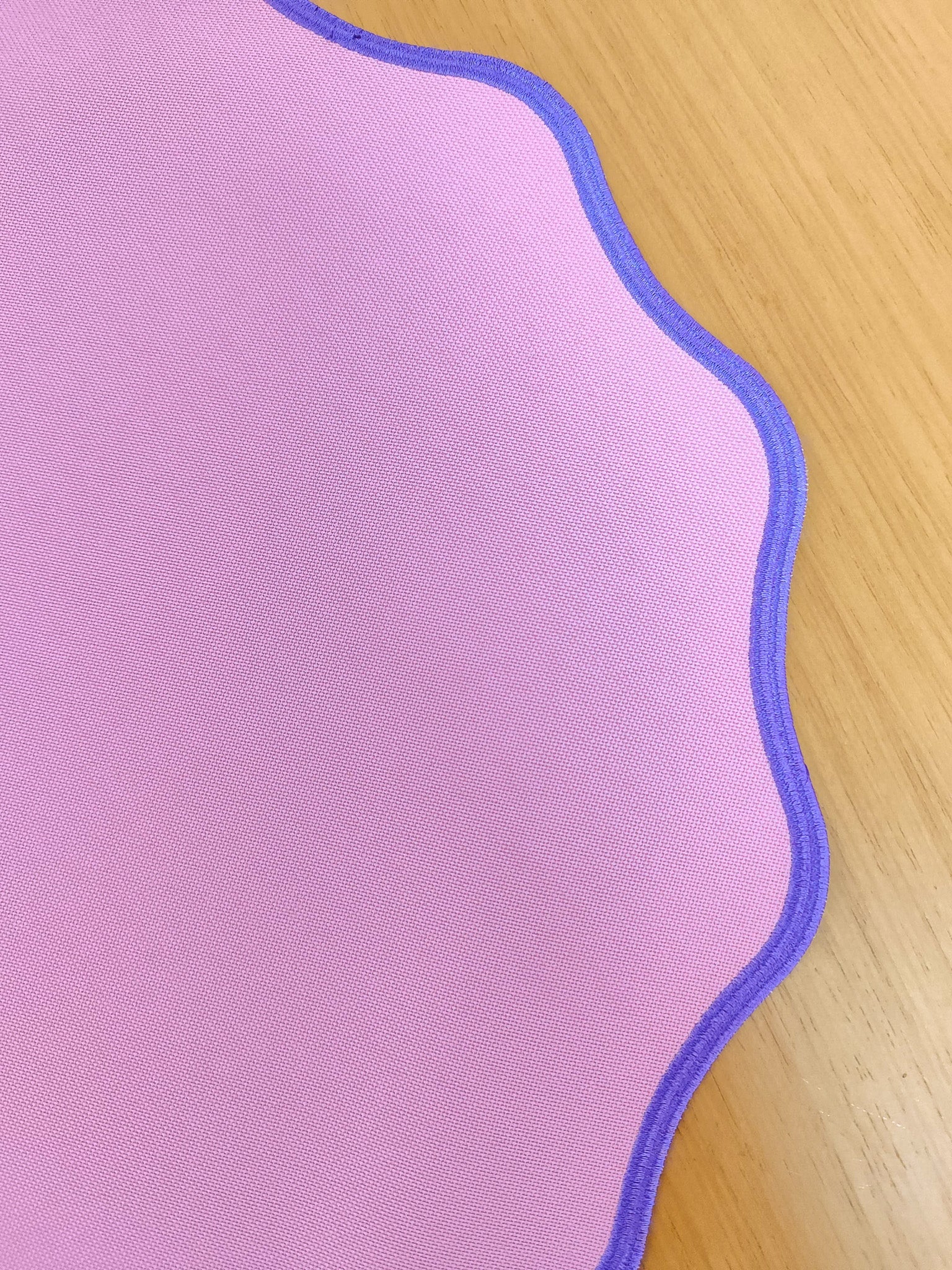 Lugar Americano Redondo Stripes Roxo – 40 cm