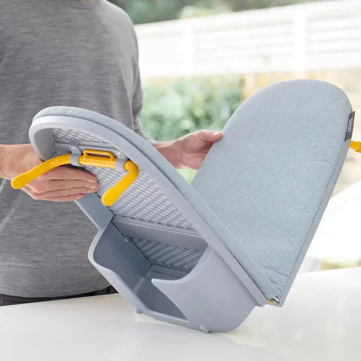 Tábua de Passar Dobrável Compacta – Ideal para Pequenos Espaços