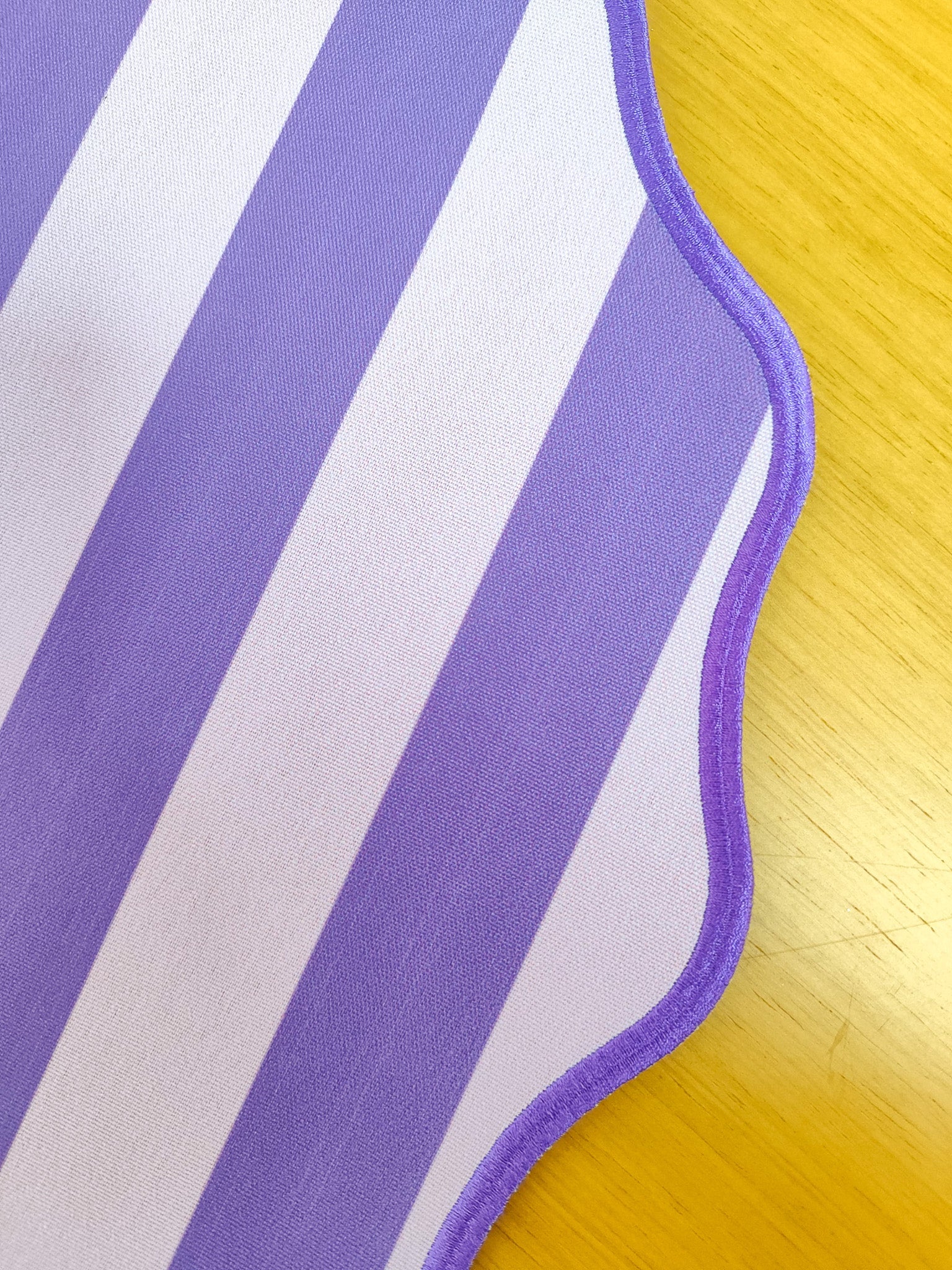 Lugar Americano Redondo Stripes Roxo – 40 cm